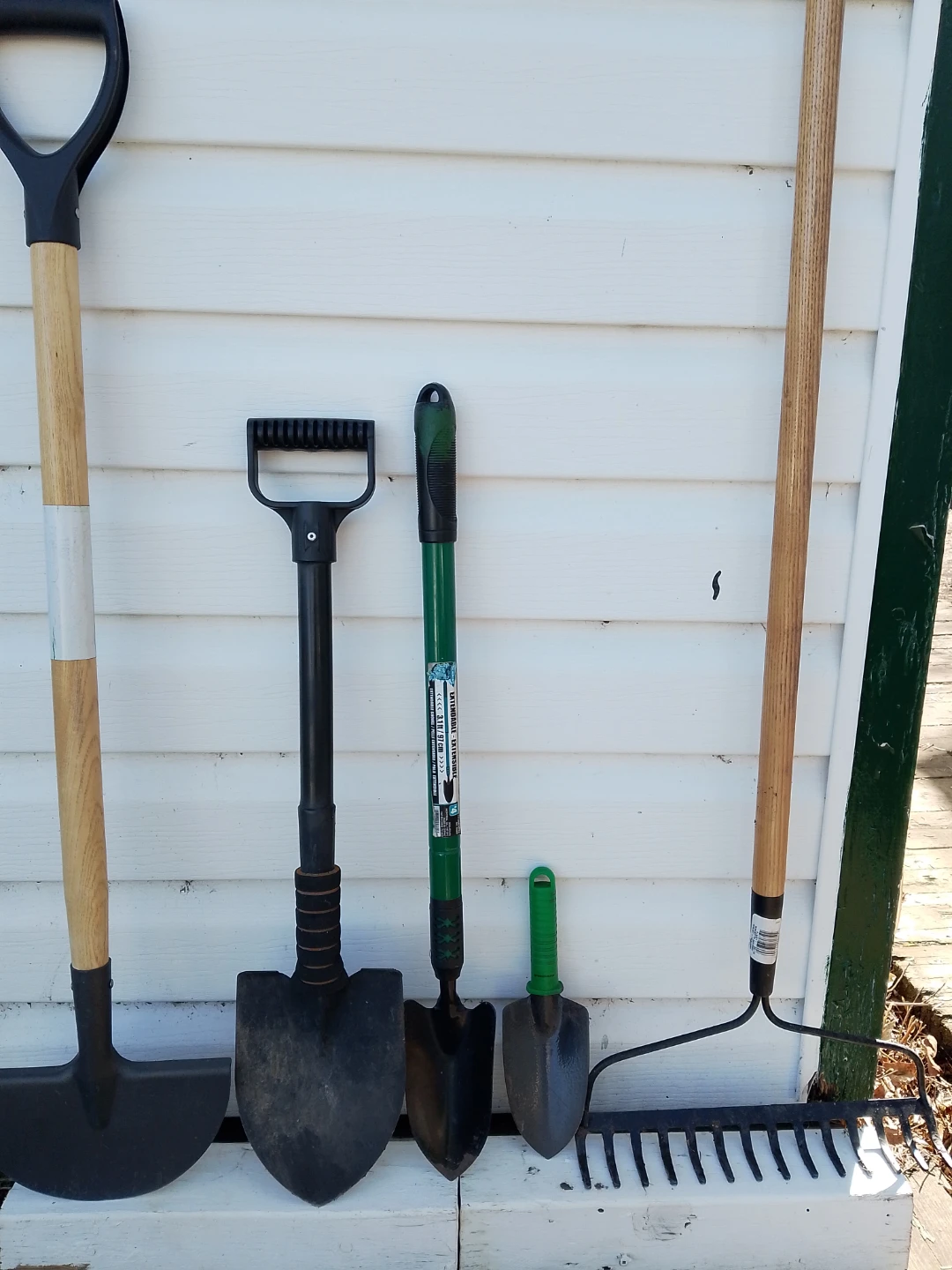 Assorted Garden Tools - Shovels, Trowel & Rake - photo 2