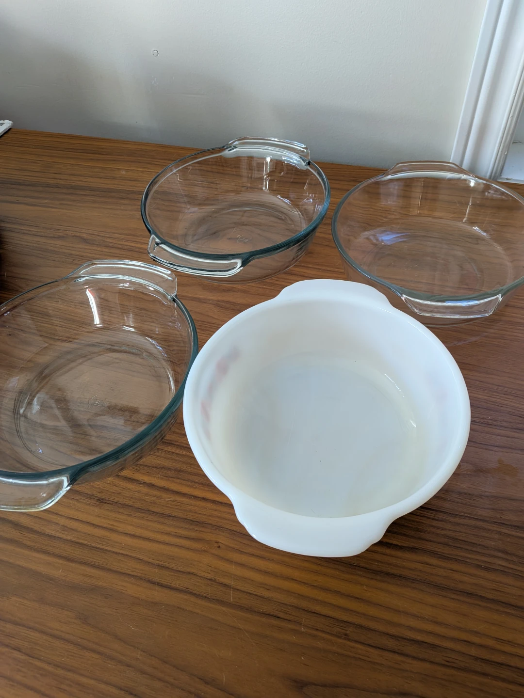 Set of 3 Pyrex Glass Baking Dishes and 1 White Dish 🌱