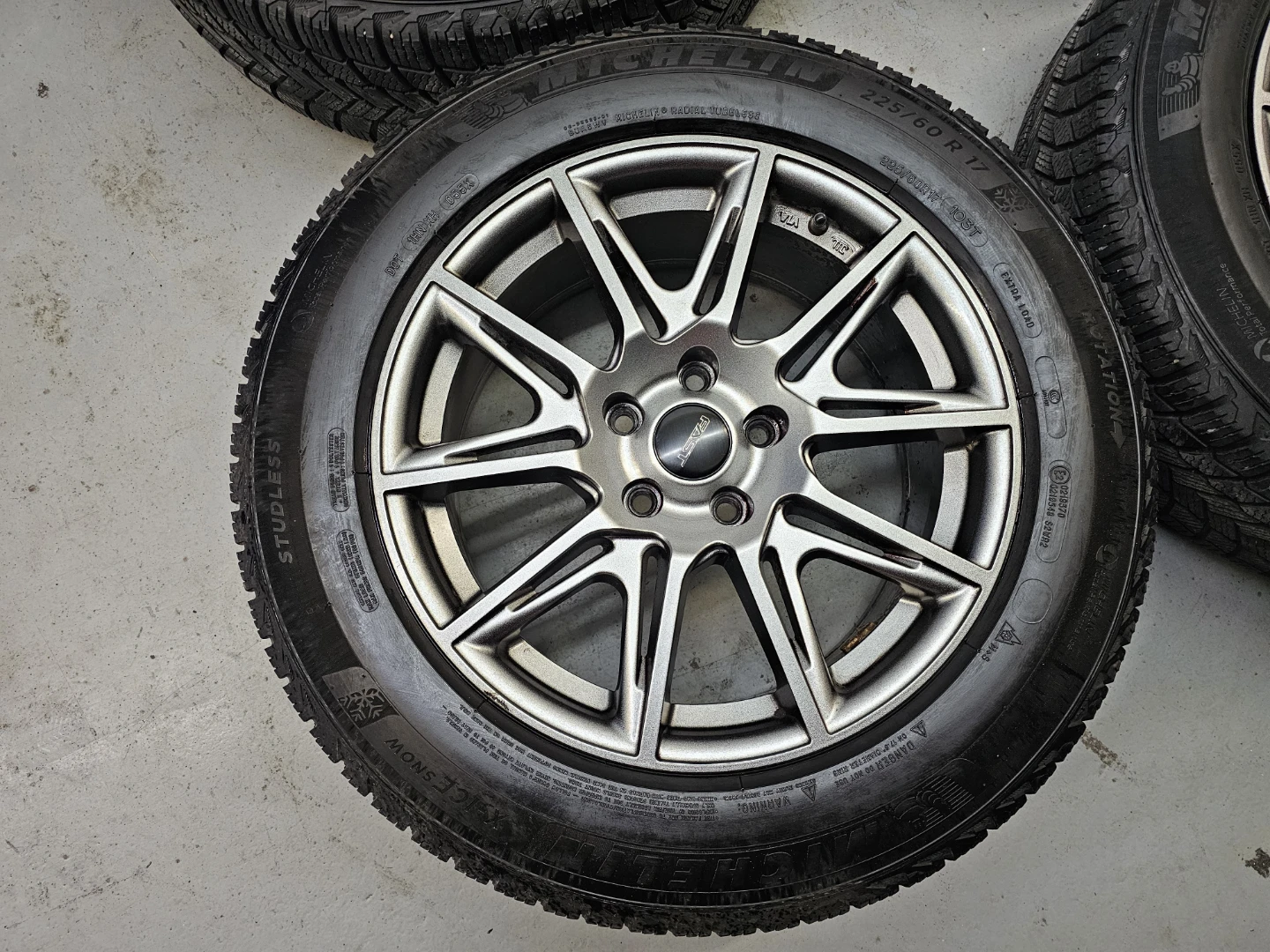 SUBARU FORESTER WINTER TIRES ON ALLOY RIMS 225/60 R17 - photo 2