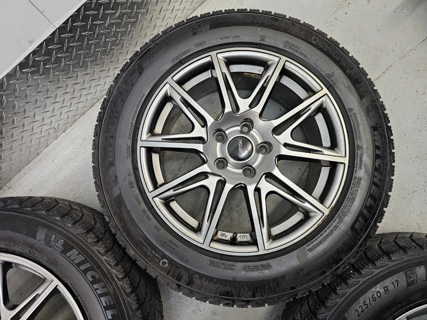 SUBARU FORESTER WINTER TIRES ON ALLOY RIMS 225/60 R17 - photo 3