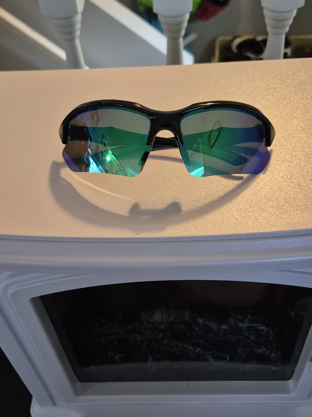 Green polarized sunglasses