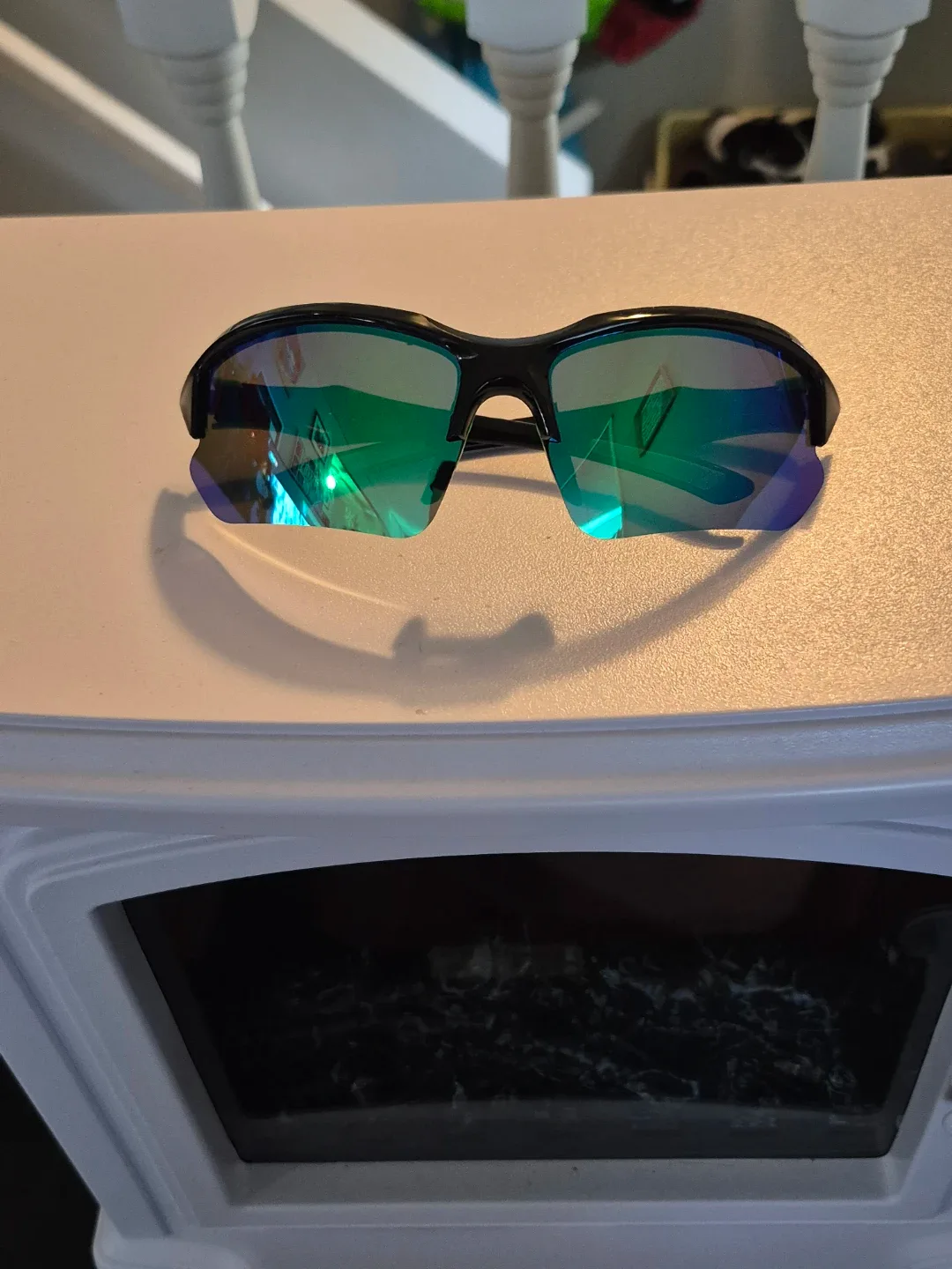 Green polarized sunglasses