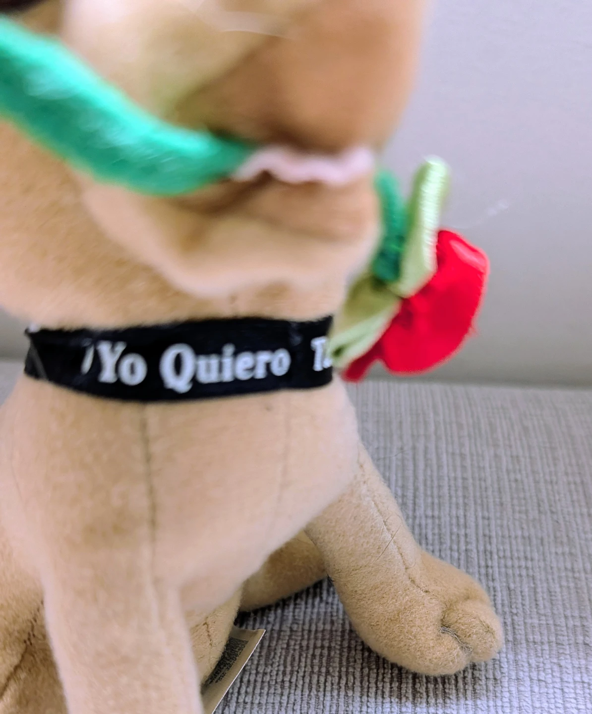 Taco Bell "Yo Quiero Taco Bell" Plush Dog with Rose - photo 3