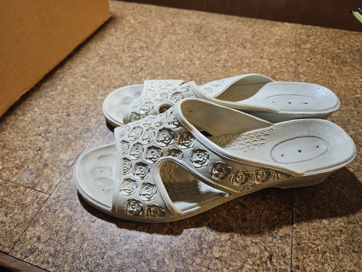 Cream Floral Slides - Size XL - photo 4