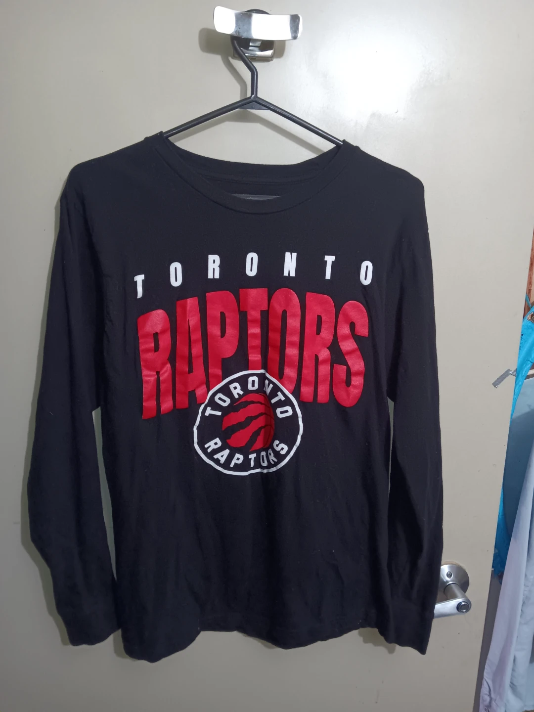 Toronto Raptors Long Sleeve T-Shirt (Med)! - photo 3