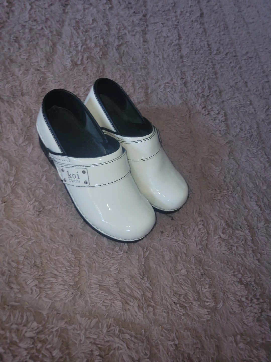 Koi Women's White Patent Clogs Size 8 - photo 2