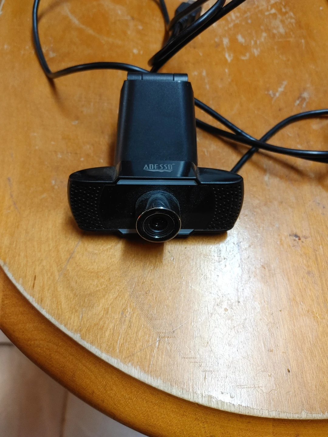 Adesso 1080p USB webcam with clip to mount