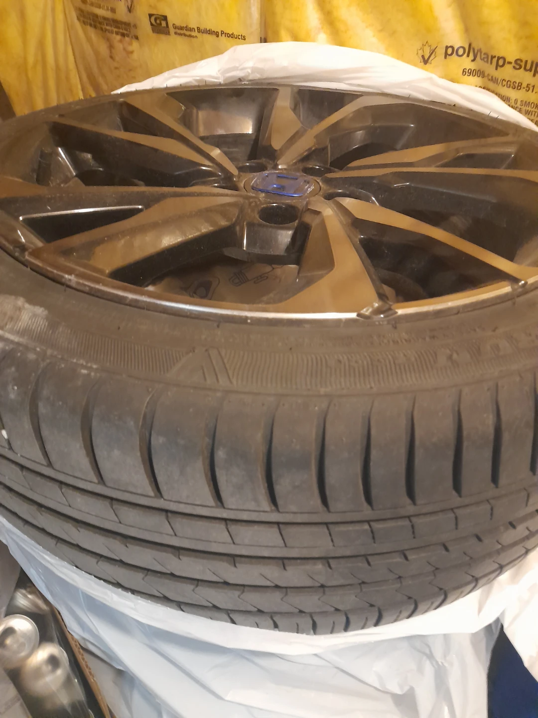 4 Honda tires, the rims are used but the tires are new - photo 4