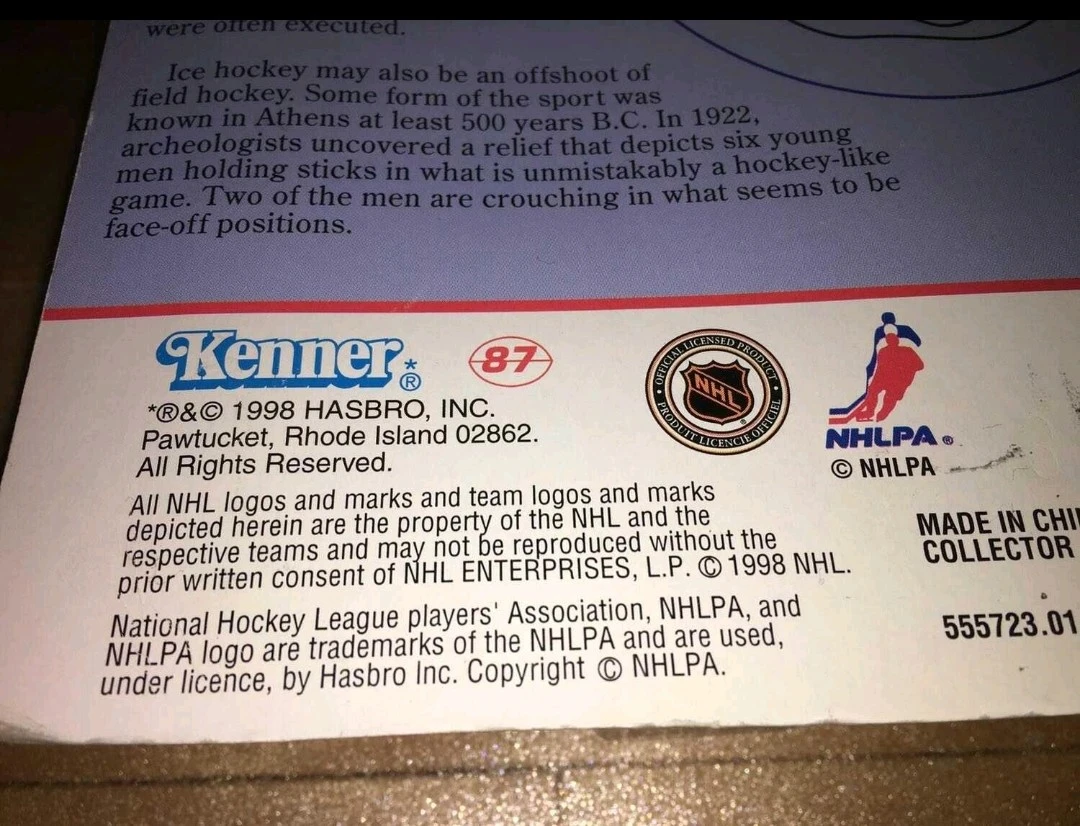 1998 Kenner Starting Lineup Steve Yzerman Figure - photo 3