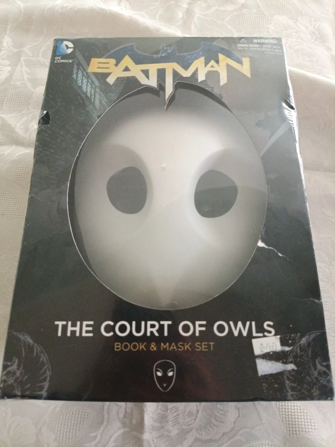 Batman The Court of Owls Book & Mask Set - photo 4