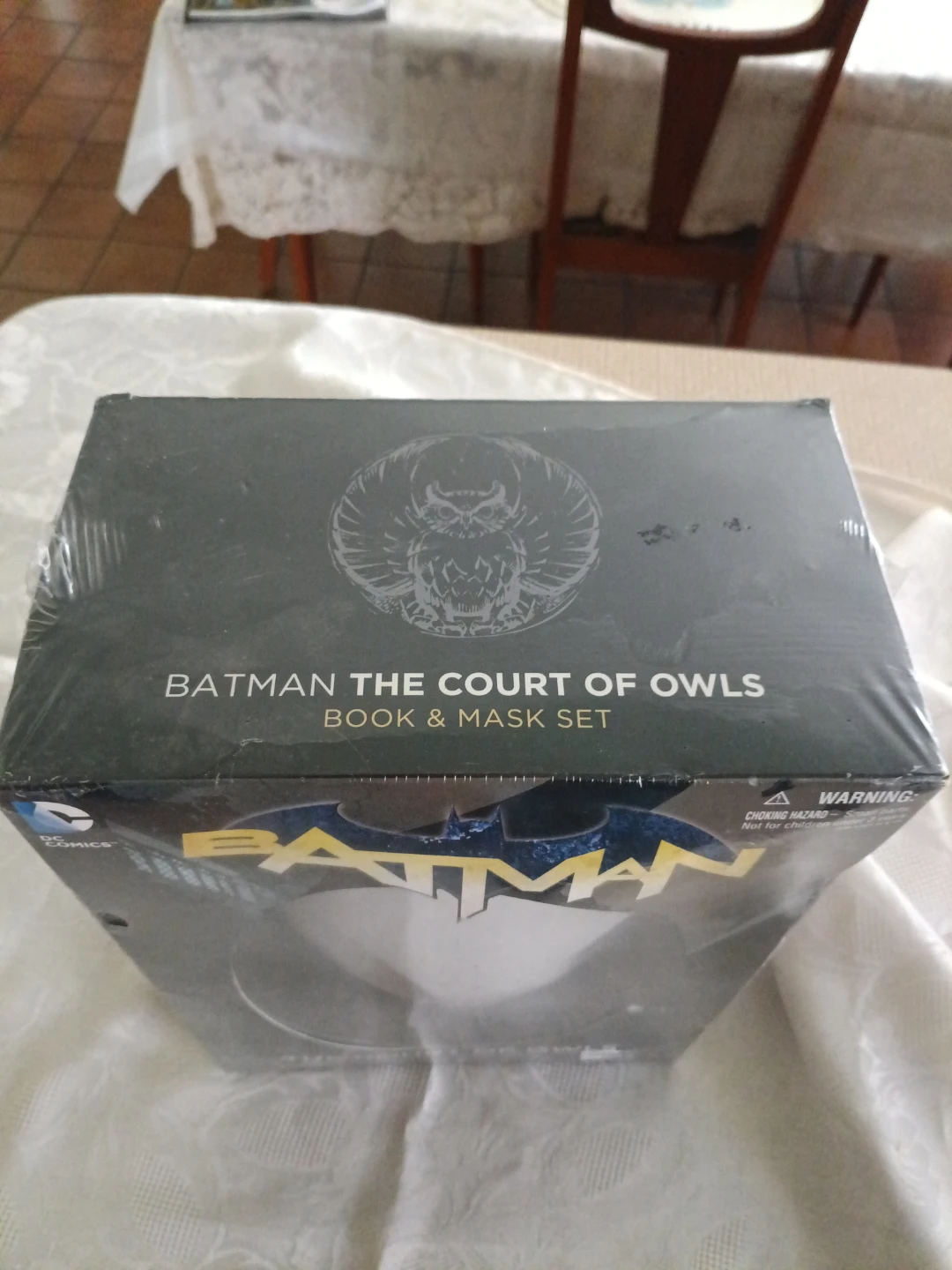 Batman The Court of Owls Book & Mask Set - photo 5
