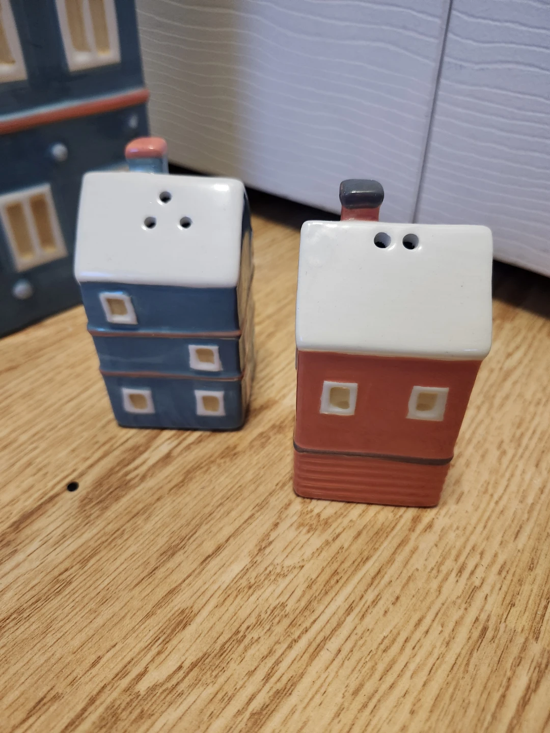 Ceramic Cookie Jar and Salt & Pepper Shakers - photo 4
