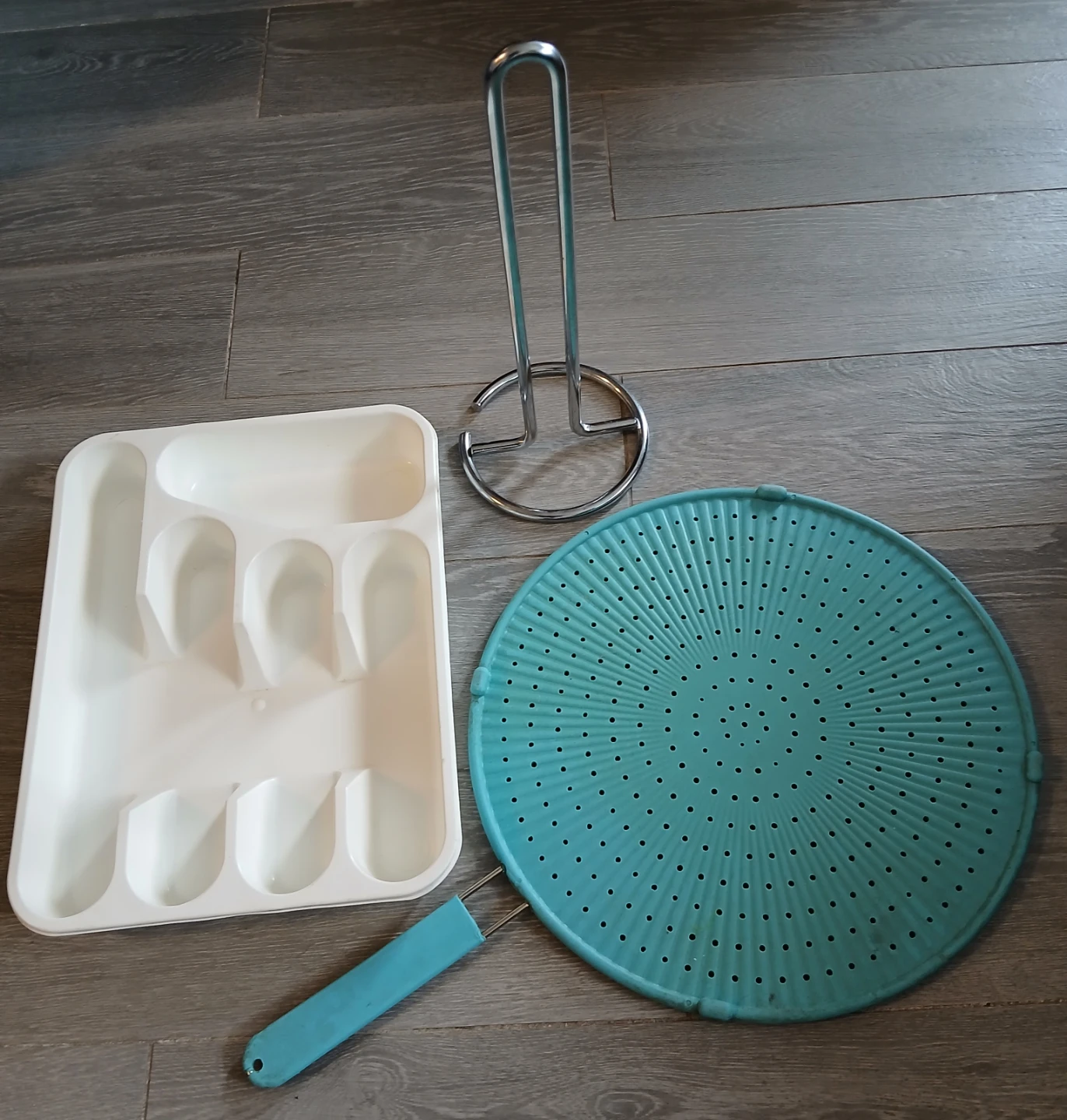 Cutlery Tray, Splatter Screen & Paper Towel Holder. ALL $10 FIRM