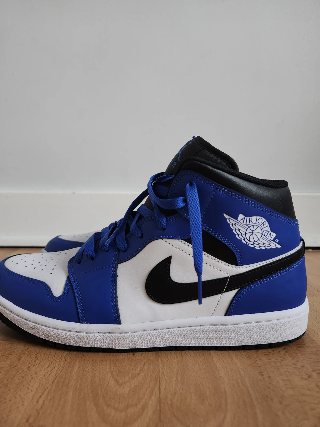 Air Jordan 1 Mid "Royal Blue" Sneakers
