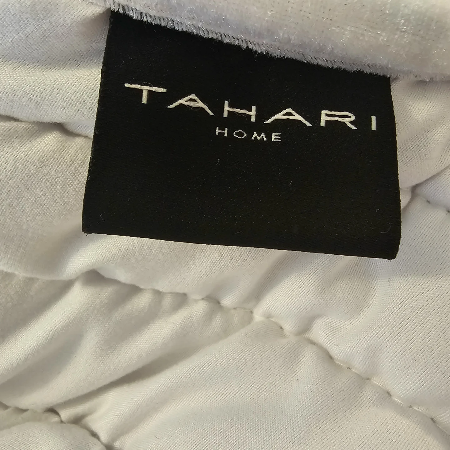 White Tahari Home Christmas Tree Skirt - photo 3