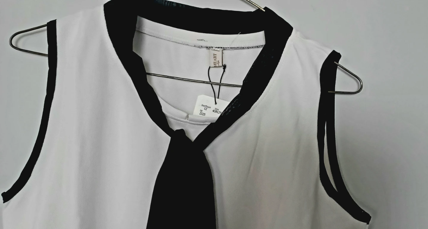 White Sleeveless Dress with Black Bow Detail - photo 2