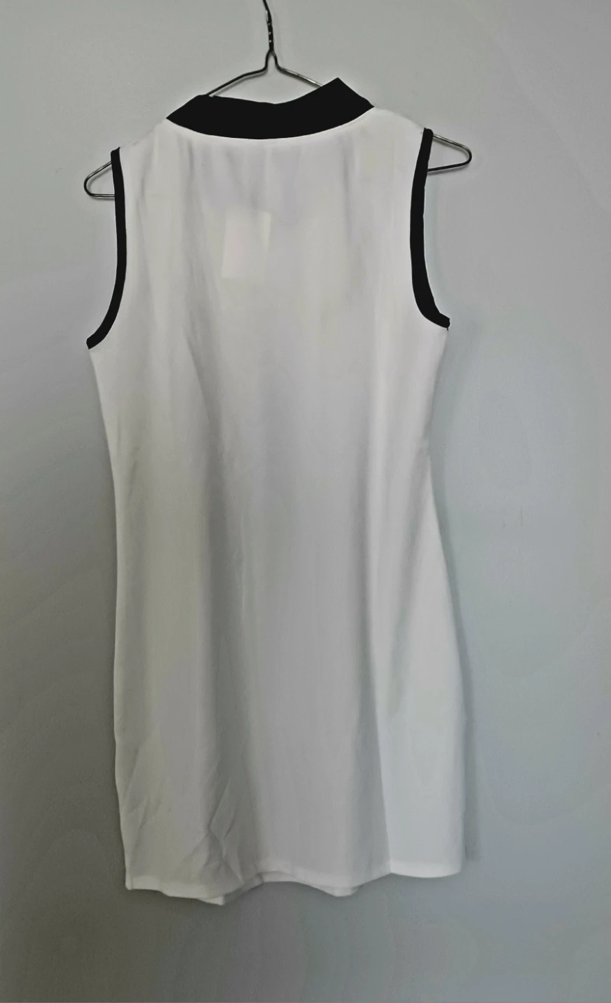 White Sleeveless Dress with Black Bow Detail - photo 3