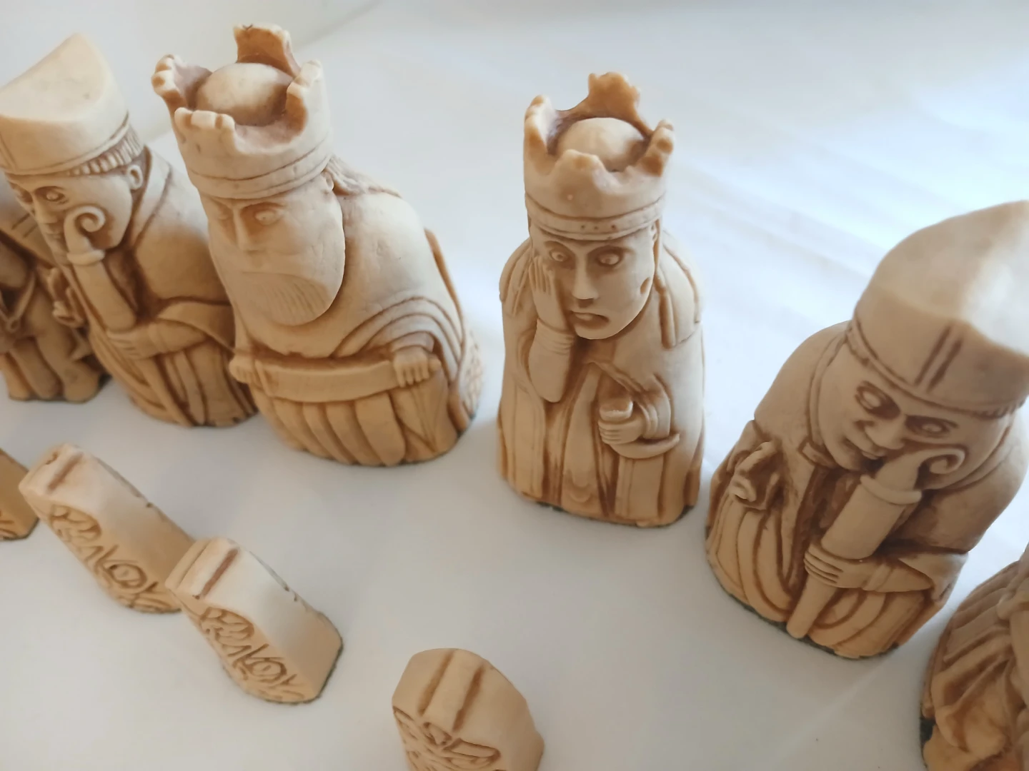 Vintage reproduction Chess Set...medieval Isle of Lewis set. - photo 3