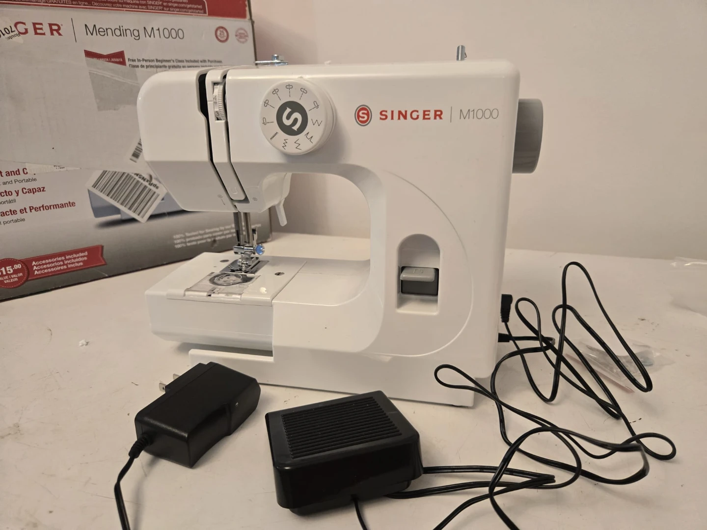 Singer M1000 Mending Sewing Machine - photo 2