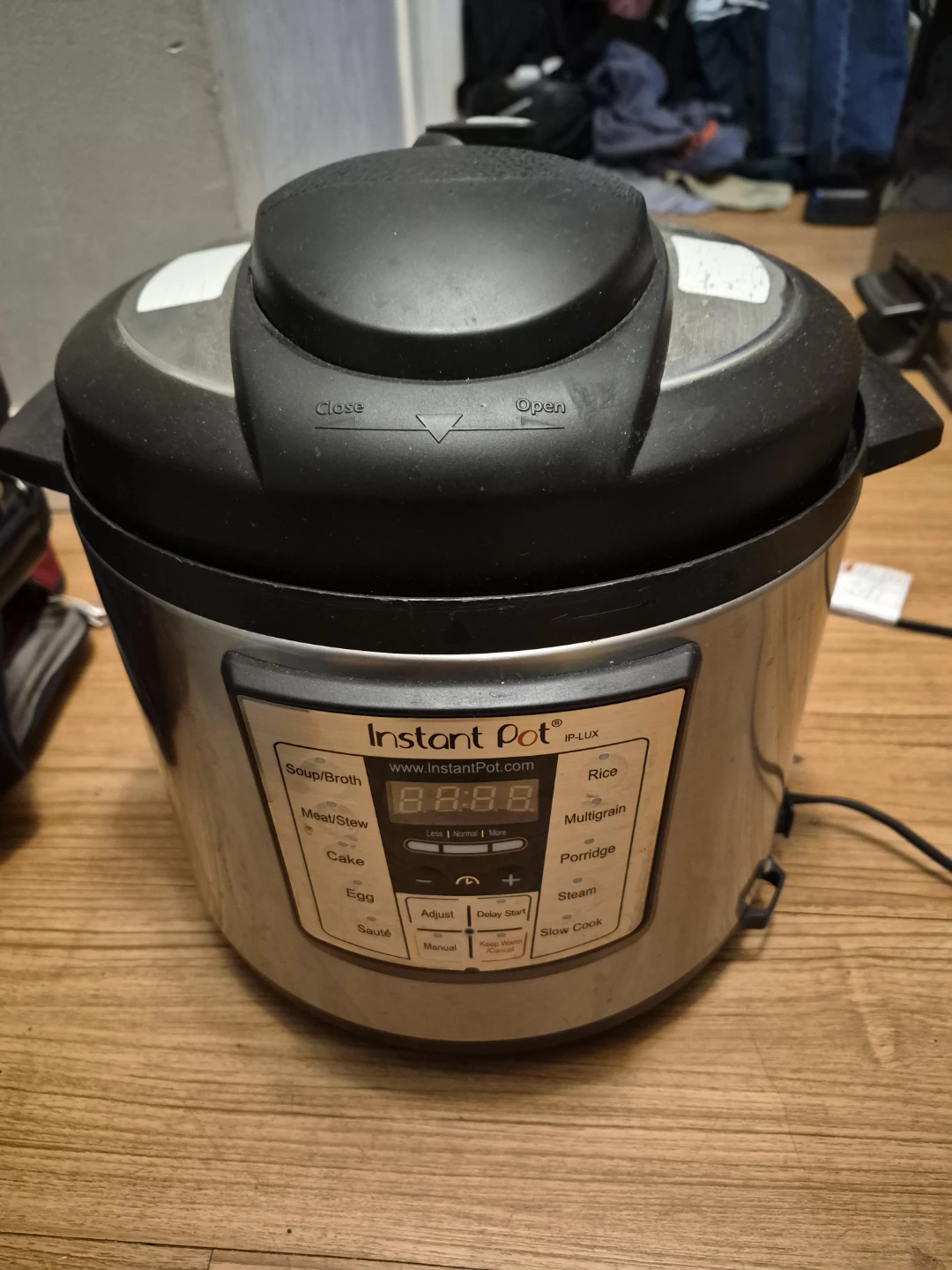 Instant Pot IP-LUX 6-in-1 Multi-Cooker