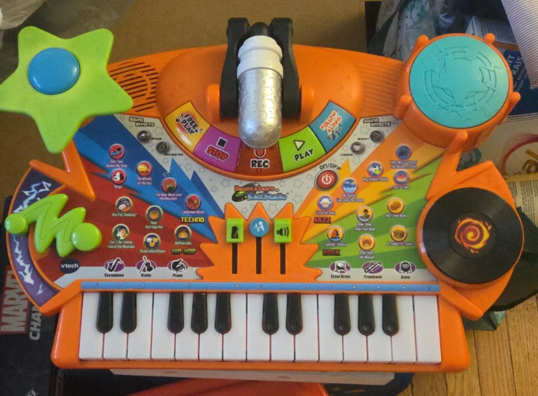 VTech Record & Learn KidiStudio Musical Keyboard