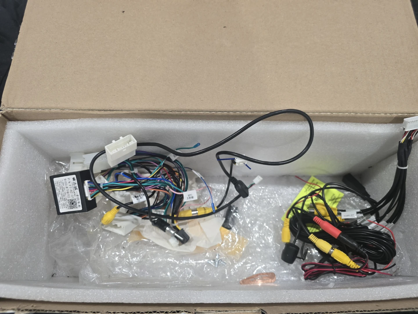 Radio replacement for 2014 Toyota Rav 4 - photo 2