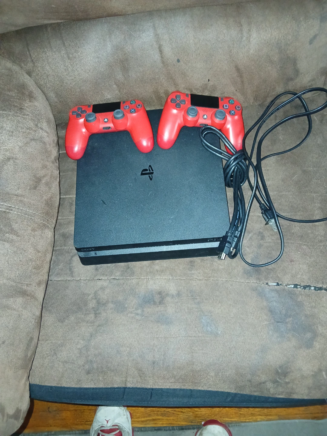 Ps4 max slim 1tb comes with 2 red controllers  for trades