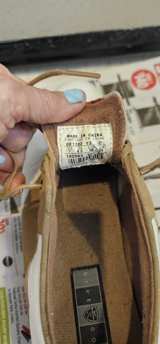 Nike Golf Shoes - White/Tan - Size 8 - photo 3