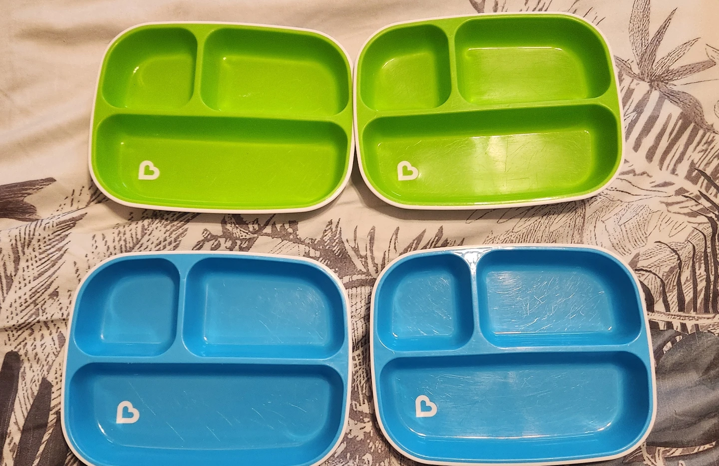 Munchkin Divided Plates - 4 Pack (2 Green, 2 Blue)