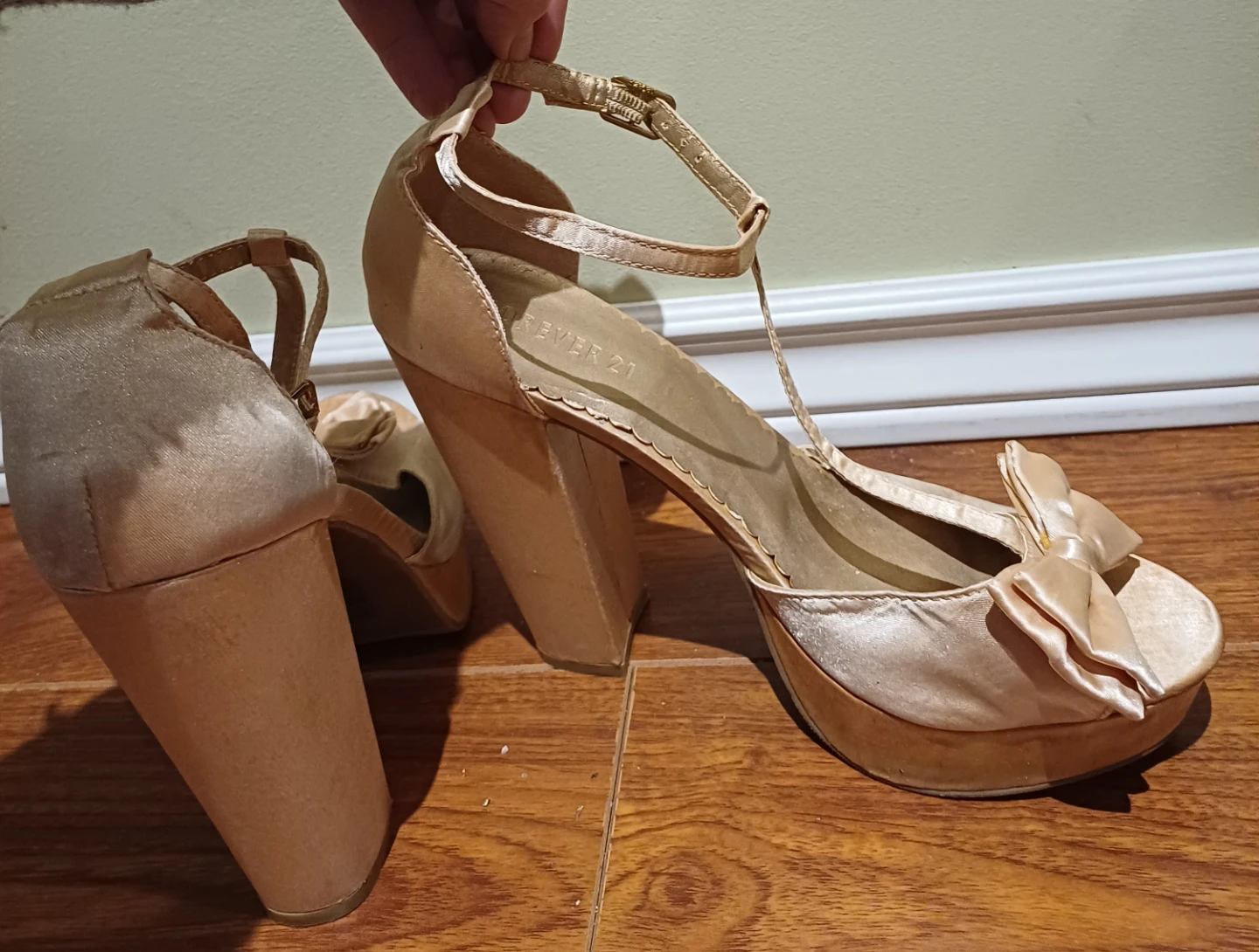 NEW Women's Rose Gold Bow Platform Heels Size 9 - photo 2