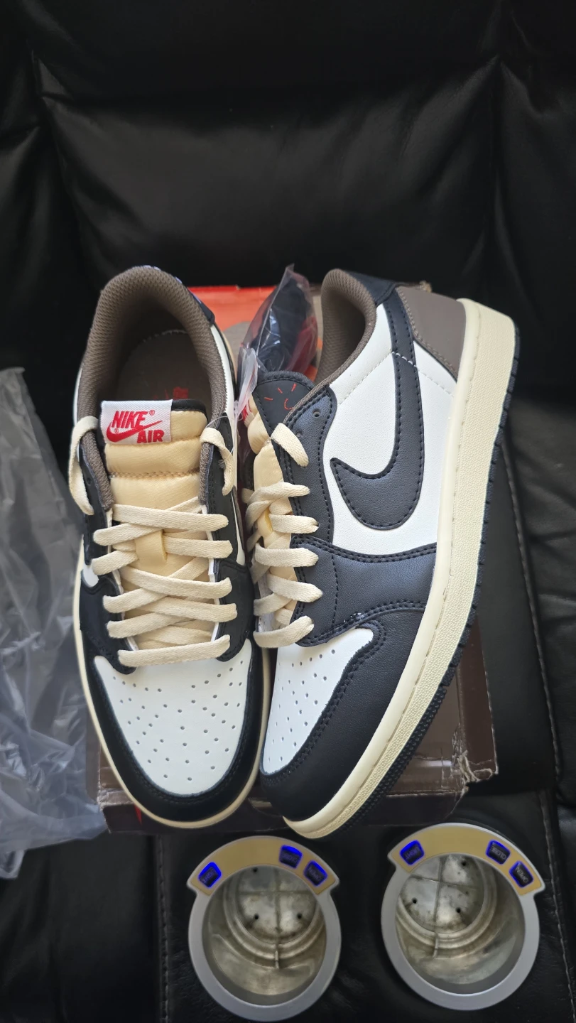 Brand new Jordan 1 low Travis Scott Cactus Jack Moka sale