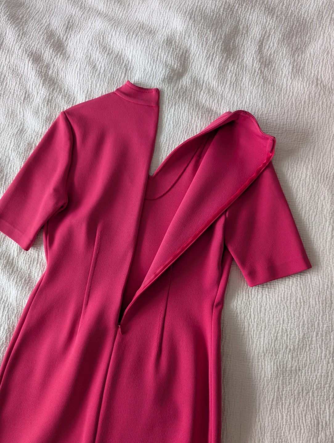 St. John Pink V-Neck Sheath Dress Size 8 - photo 2