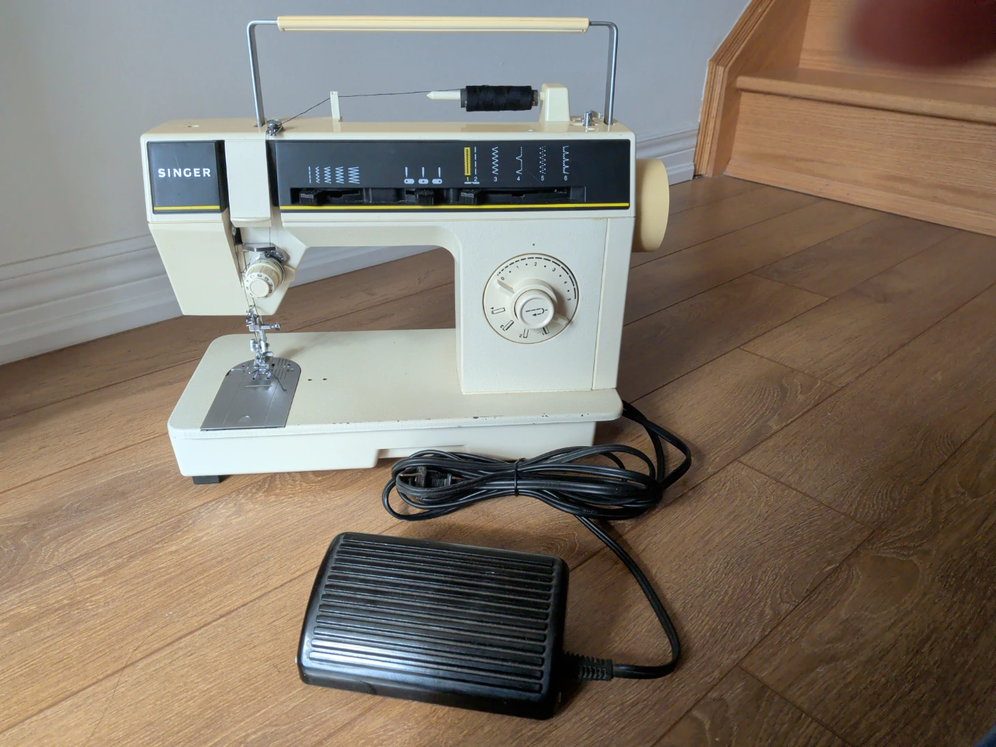 Singer Sewing Machine - photo 2