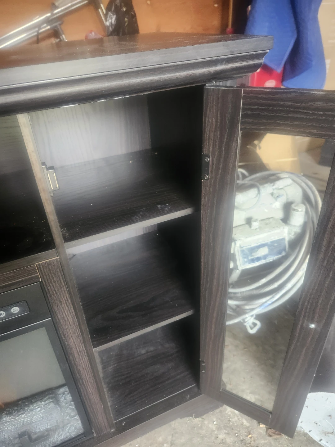 Fire place with cabinet - photo 2