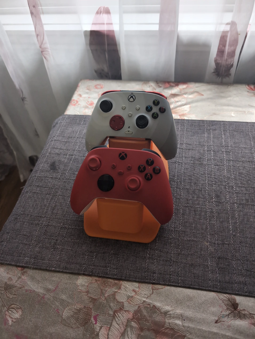 Orange Dual Controller Dock Stand for ps and xbox - photo 3