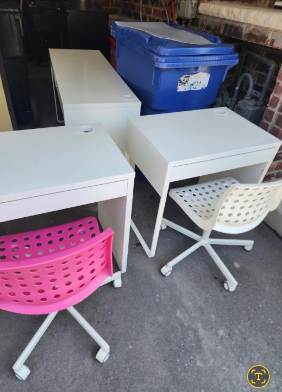 2 ikea micke desks