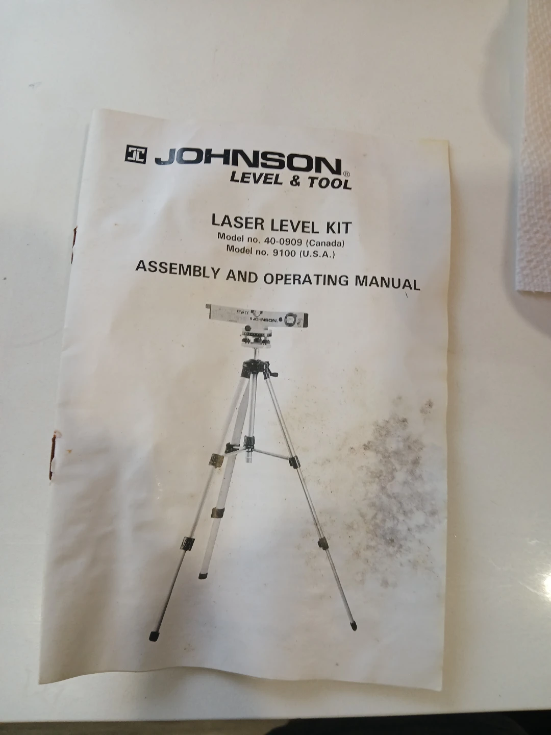 Johnson Laser Level Kit with Tripod and Goggles - photo 2