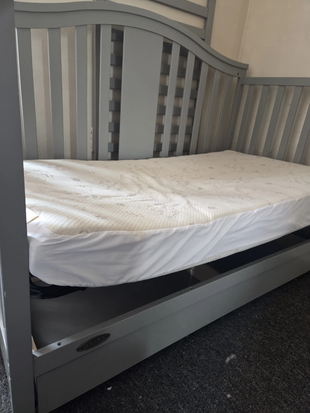Graco Convertible Crib with Mattress - photo 2