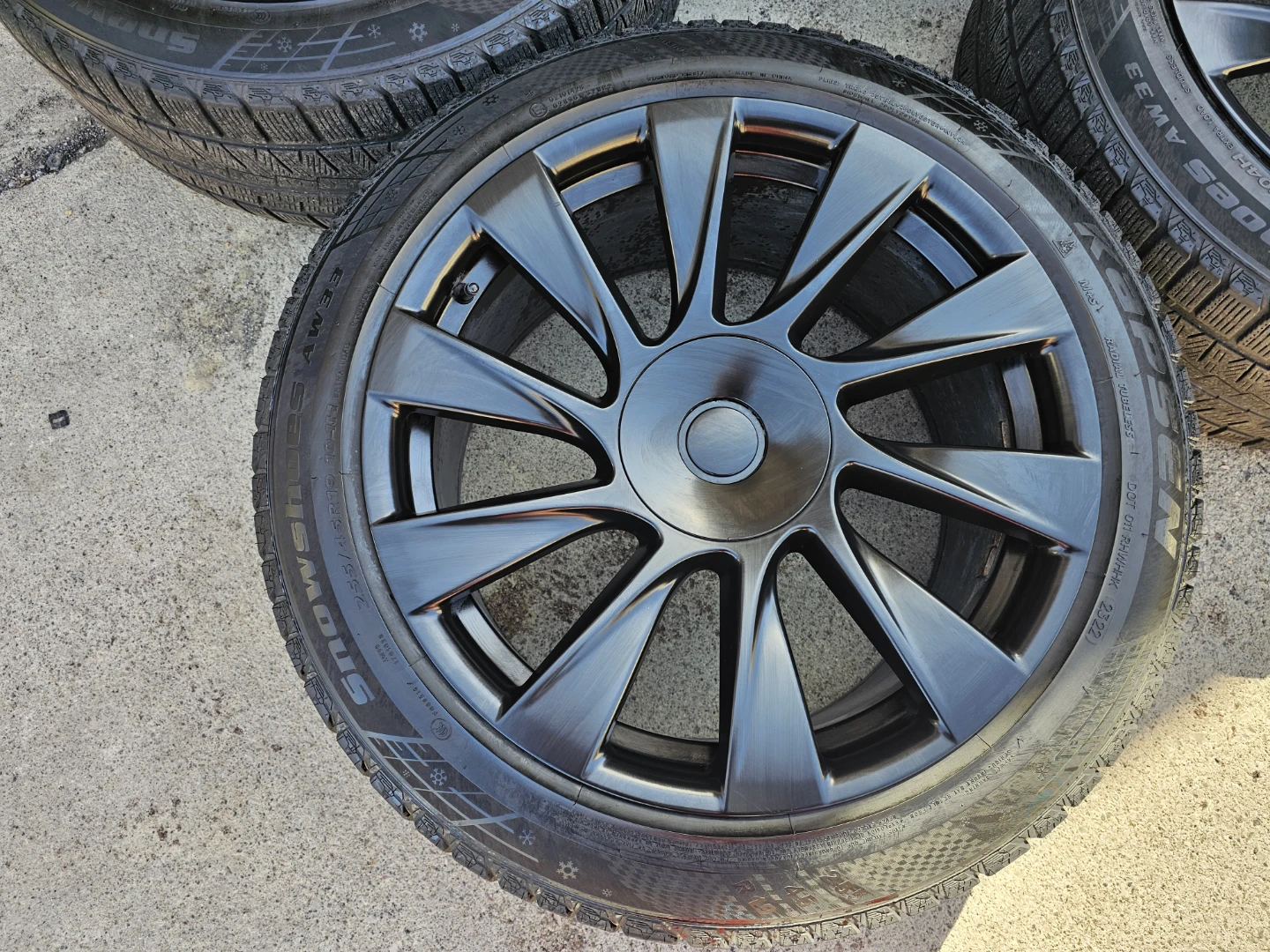 TESLA MODEL Y WINTER TIRES ON RIMS 255/45 R19 - photo 2
