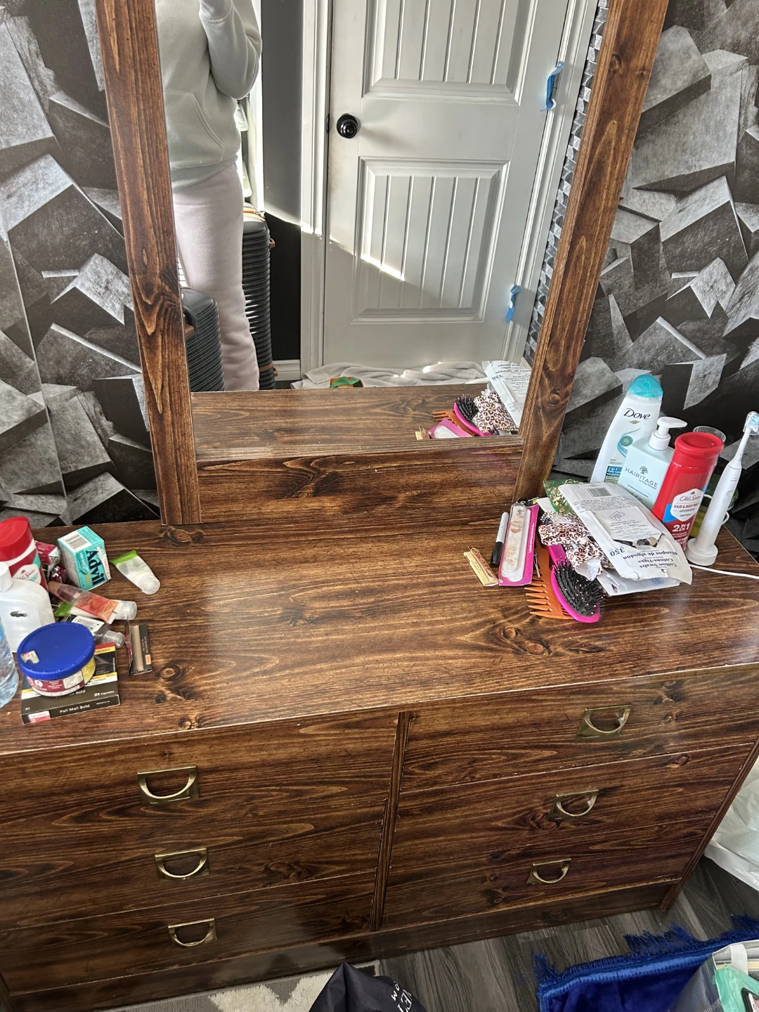 Nice wood mirror and dresser - photo 2