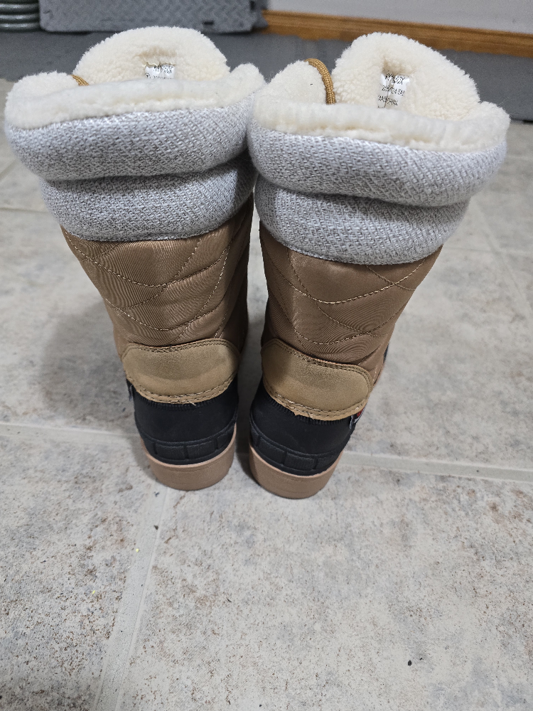 Canadians Women's Winter Boots Size 7 - photo 2