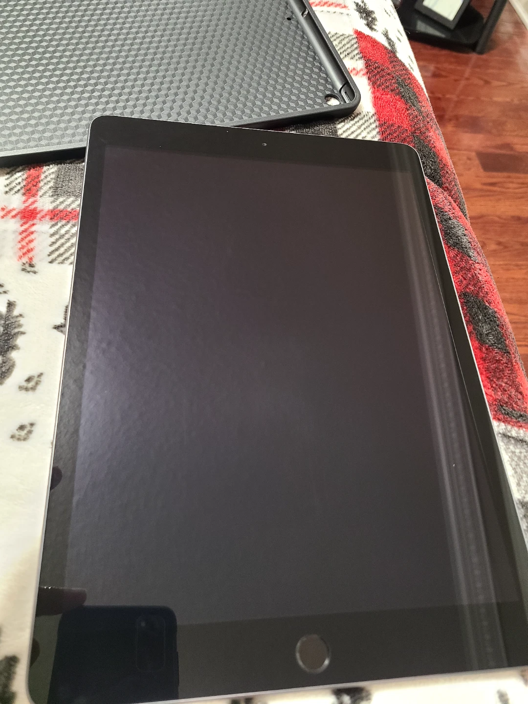 Apple iPad 10.2" (32GB) + Case – Works Perfectly - photo 3
