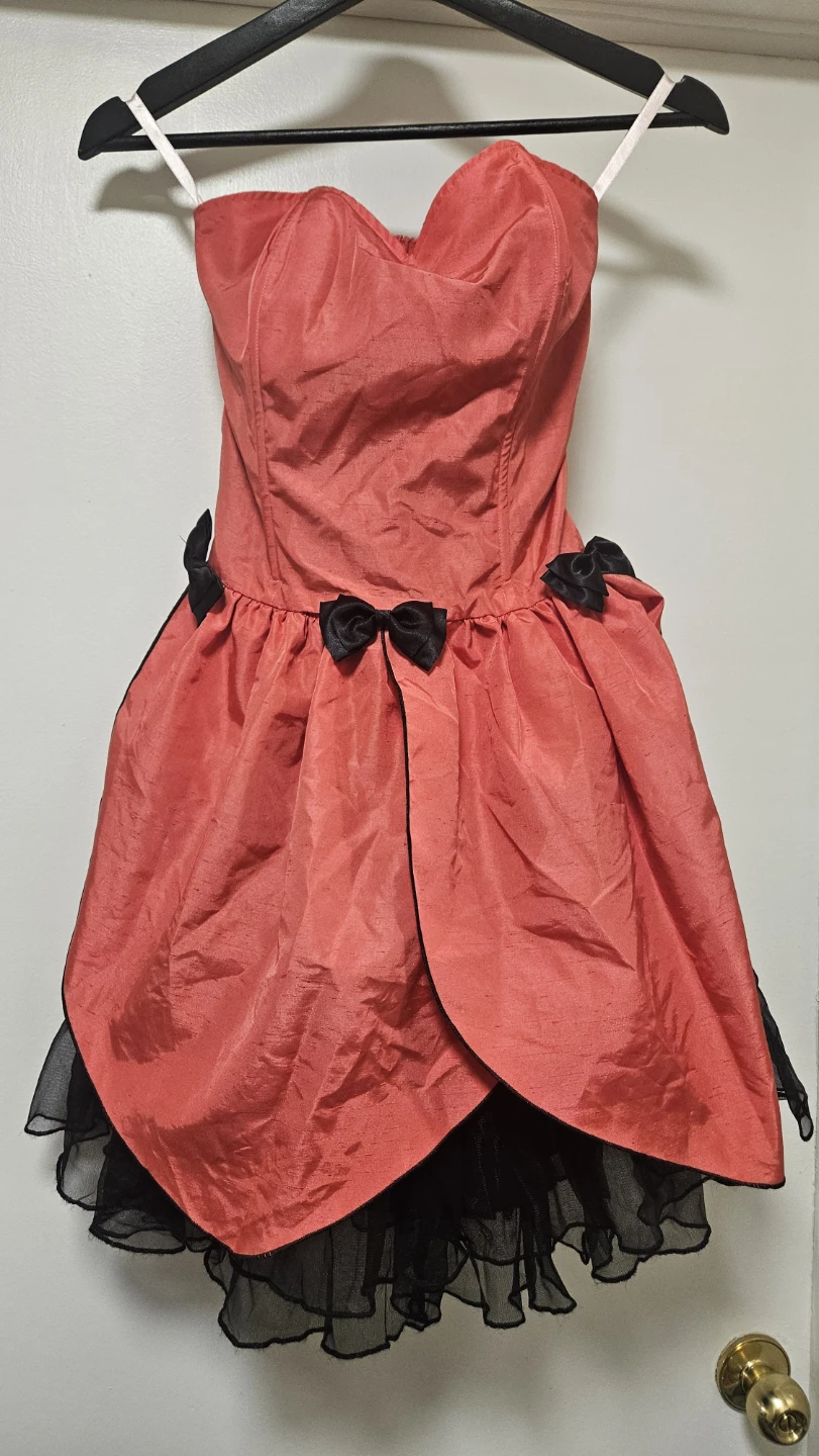 Komlies Women's Coral Dress with Black Accents 80s style retro - photo 3