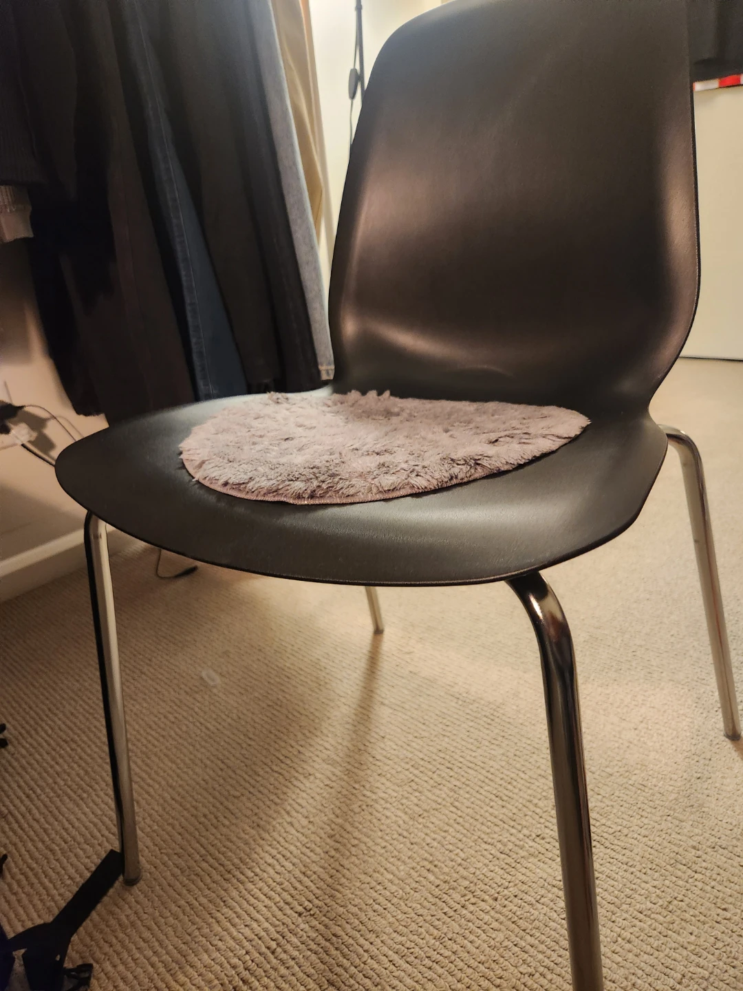 IKEA MALORTSMOTT Round Rug Pad and LIDAS chair - photo 2