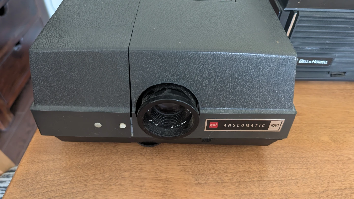 GAF ANSCOMatic 680 Slide Projector