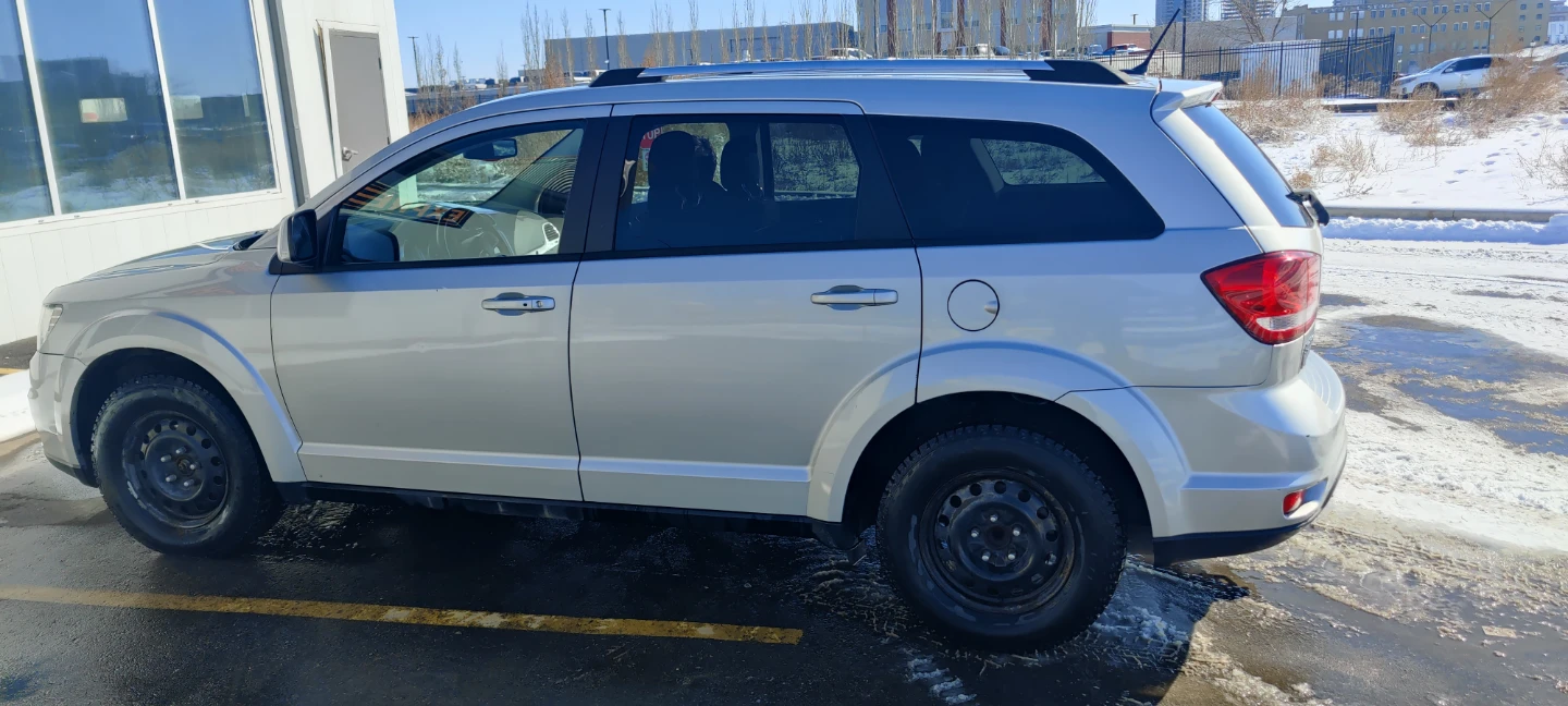 Dodge Journey 2012 Silver SUV - photo 4