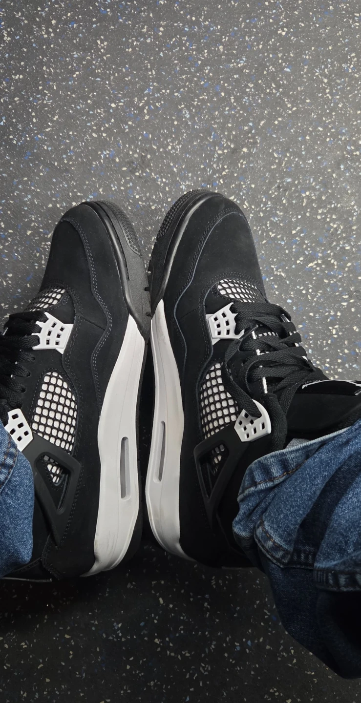 Air Jordan 4 Retro Black Cat