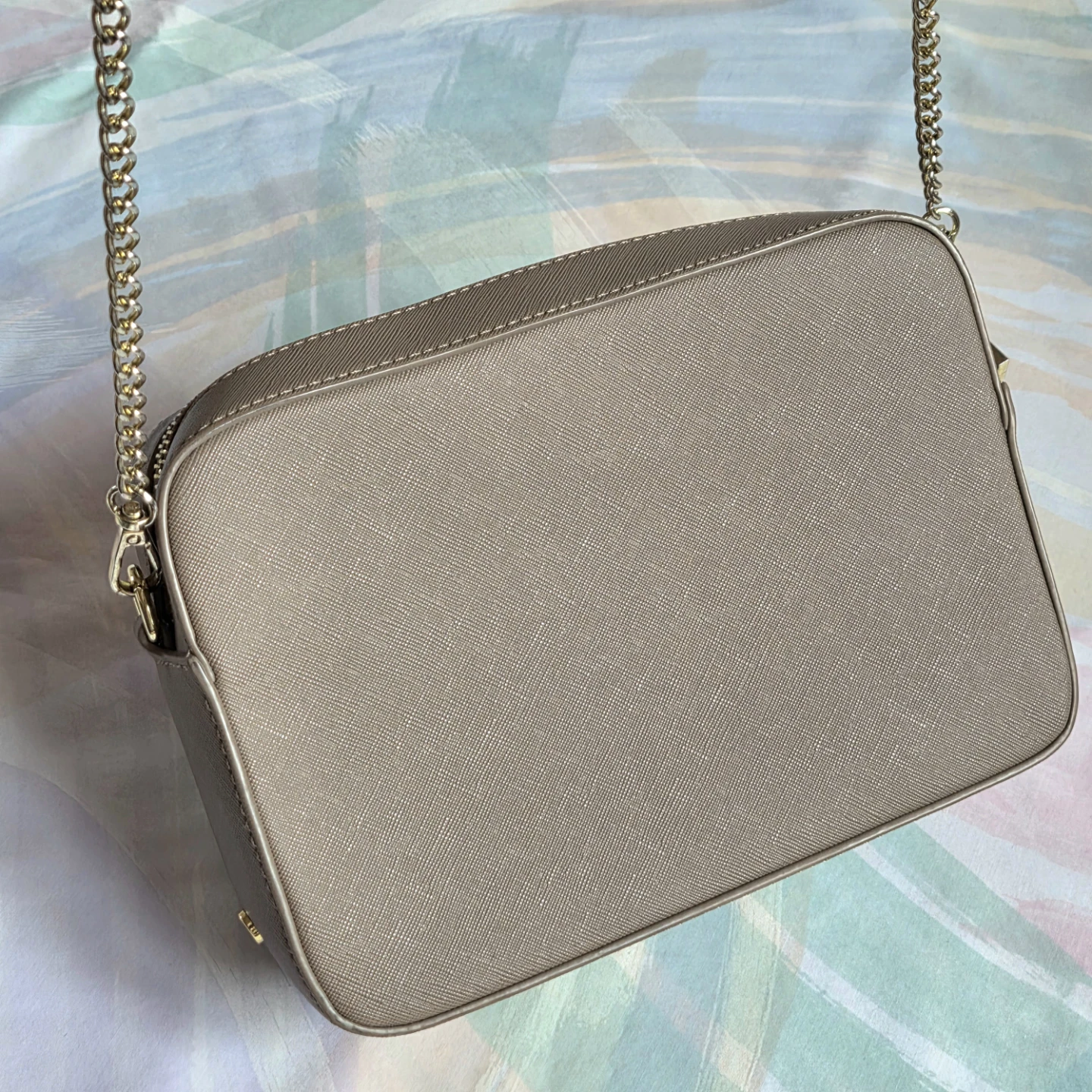 Beige Crossbody Bag with Gold Chain Strap - photo 4