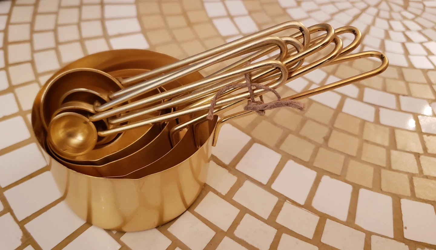 Set of Matching Gold Measuring Cups and Measuring Spoons - photo 3