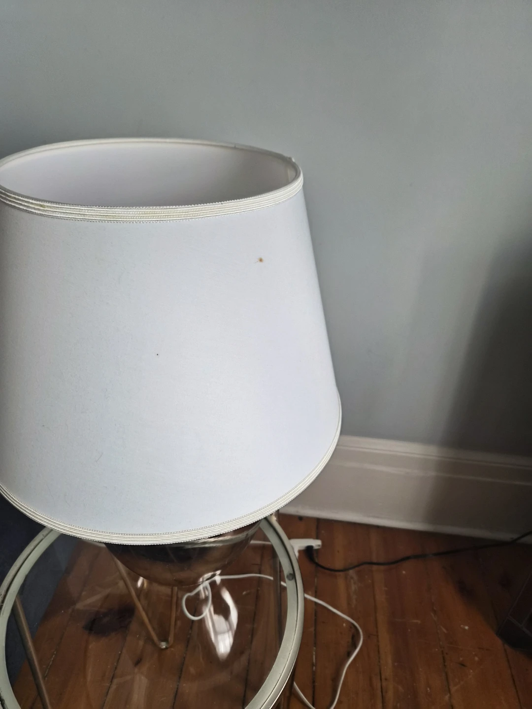 Table Lamp with Silver Base and White Fabric Shade - photo 5